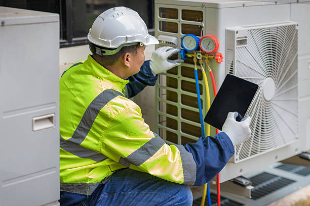 Professional Hvac technician working in Paris, AR